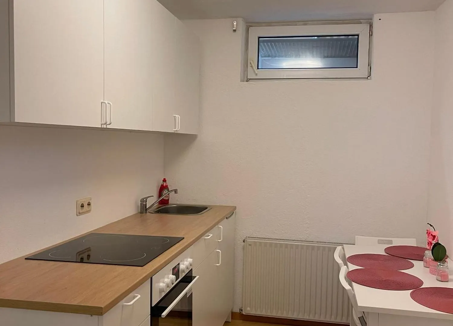 Cozy Studio Apartment In Neusser Street 쾰른
