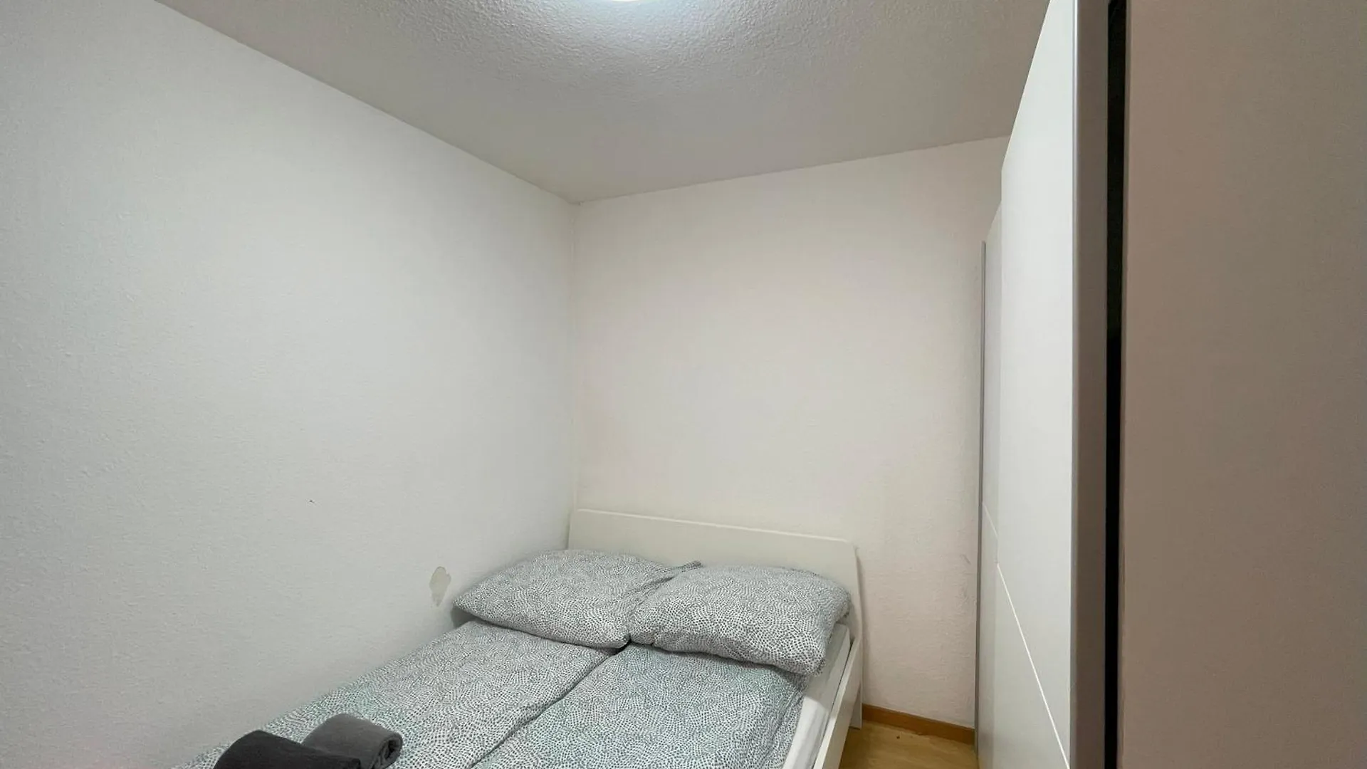 Cozy Studio Apartment In Neusser Street 쾰른