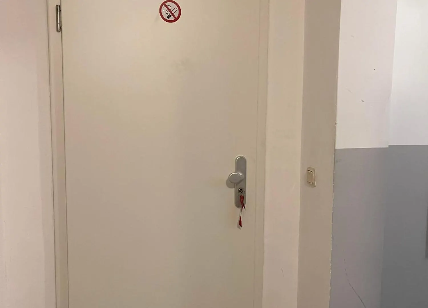 Cozy Studio Apartment In Neusser Street 쾰른