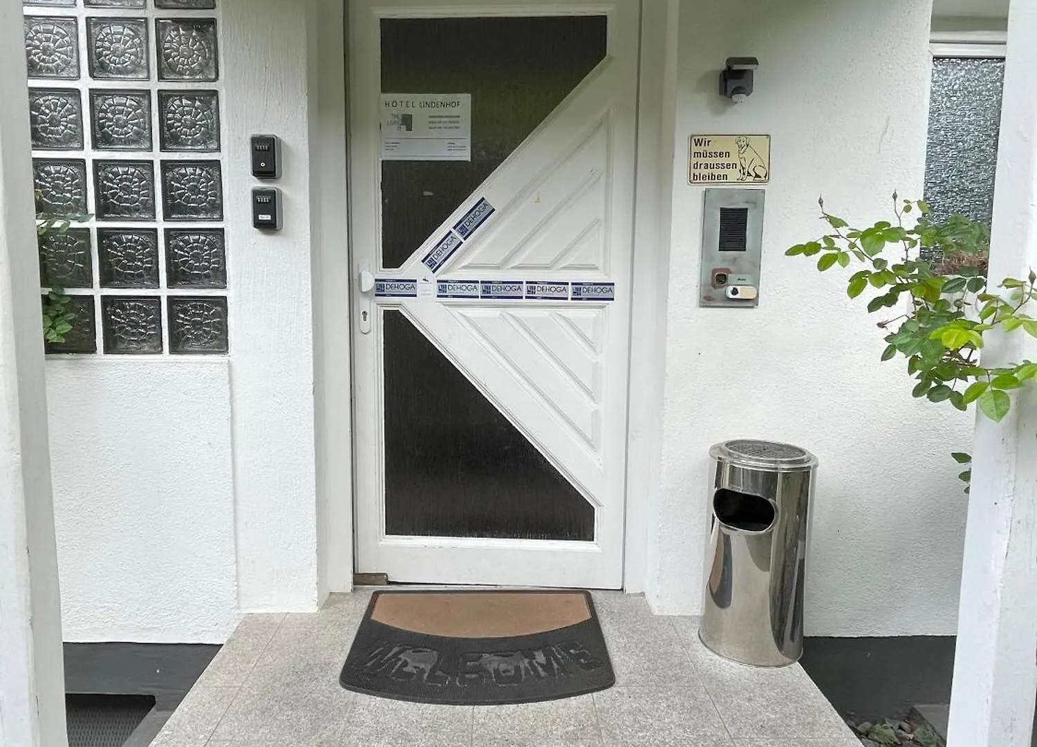 Cozy Studio Apartment In Neusser Street 쾰른