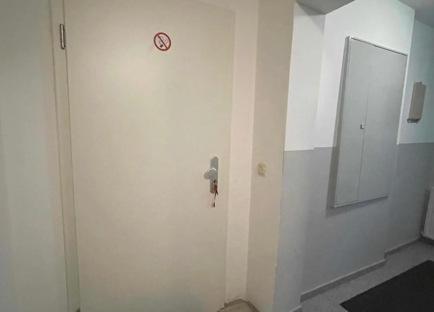 Cozy Studio Apartment In Neusser Street 쾰른