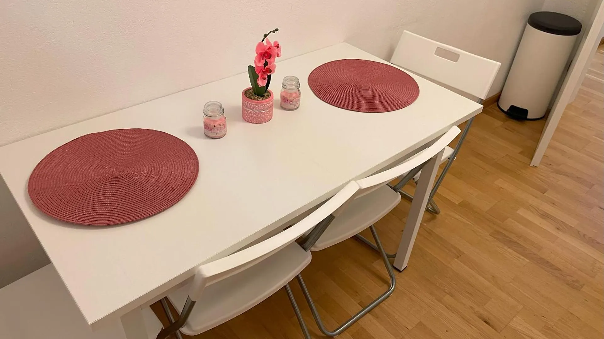 Cozy Studio Apartment In Neusser Street 쾰른